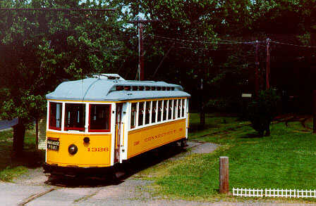 usr_m_museum_cttrolley_ctco1326_connecticuttrolleymuseum_198307_02_nhct081.jpg