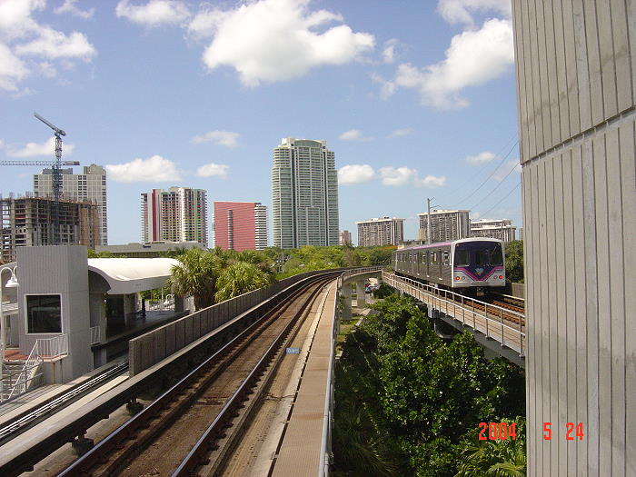 usr_m_mia_mime_xxx_brickell+station_20040524_bv_miam34.jpg