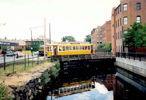 usr_m_stma_lowell_4131_crossing+canal_doca+frma_low03.jpg